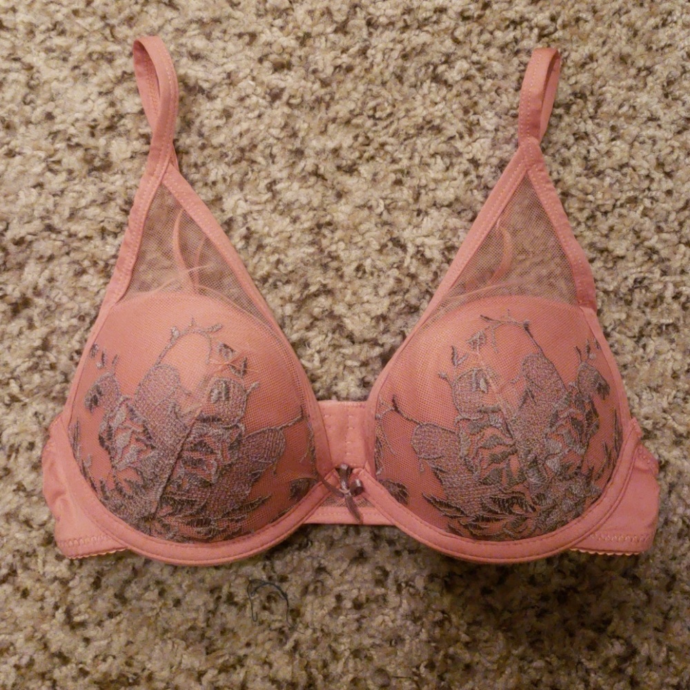 FREE W/ PURCHASERose lace bra